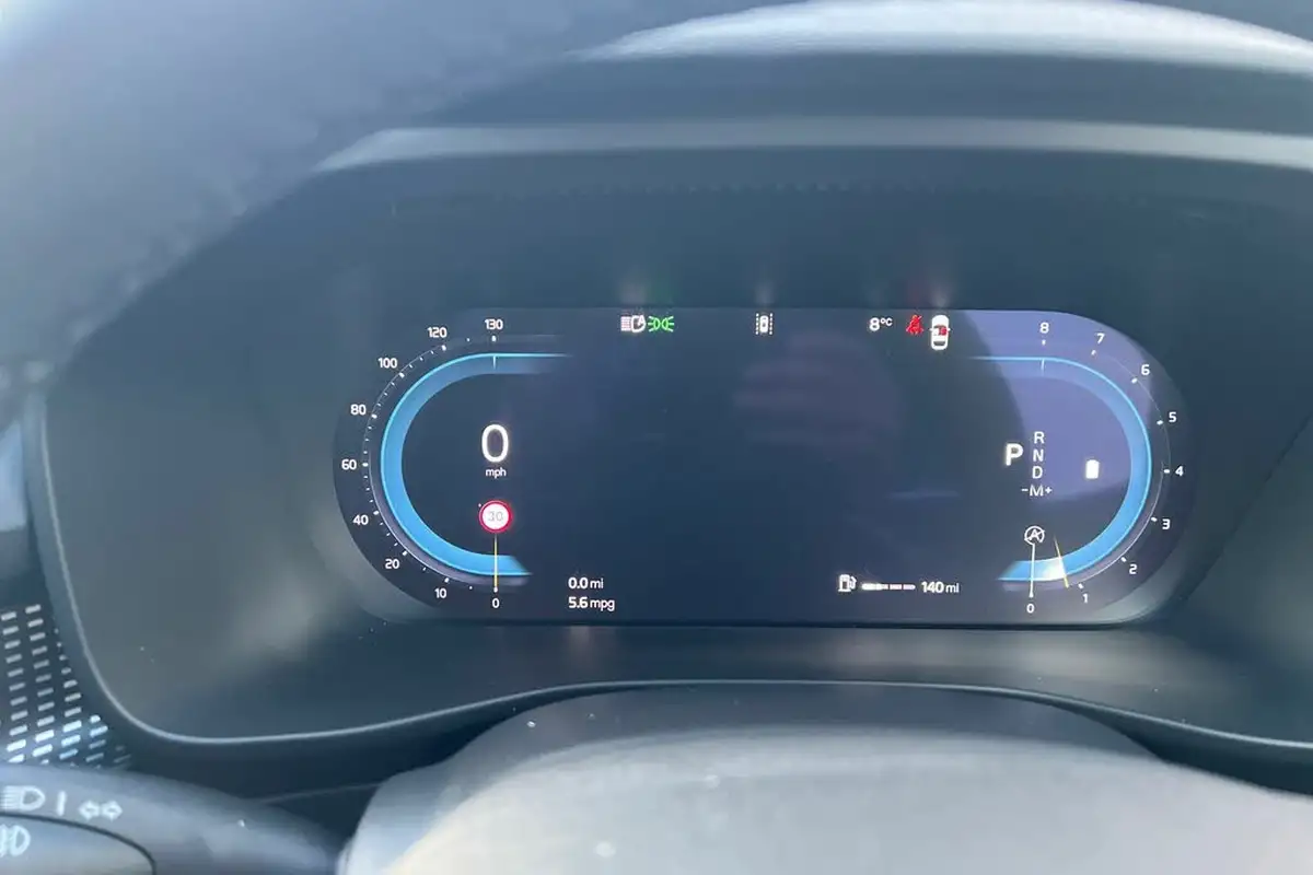 2024-volvo-xc40-20-b3-plus-big-6