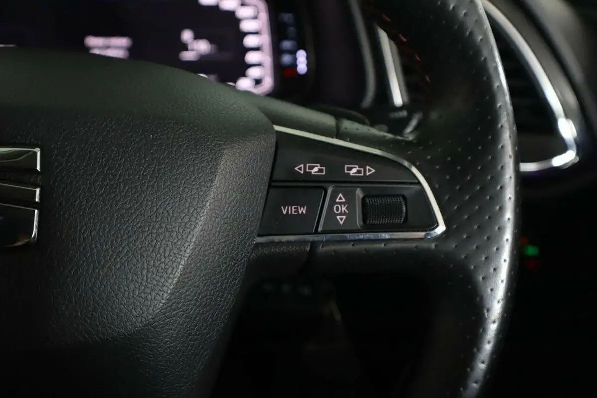 2019-seat-leon-20-tsi-fr-sport-hatchback-big-13