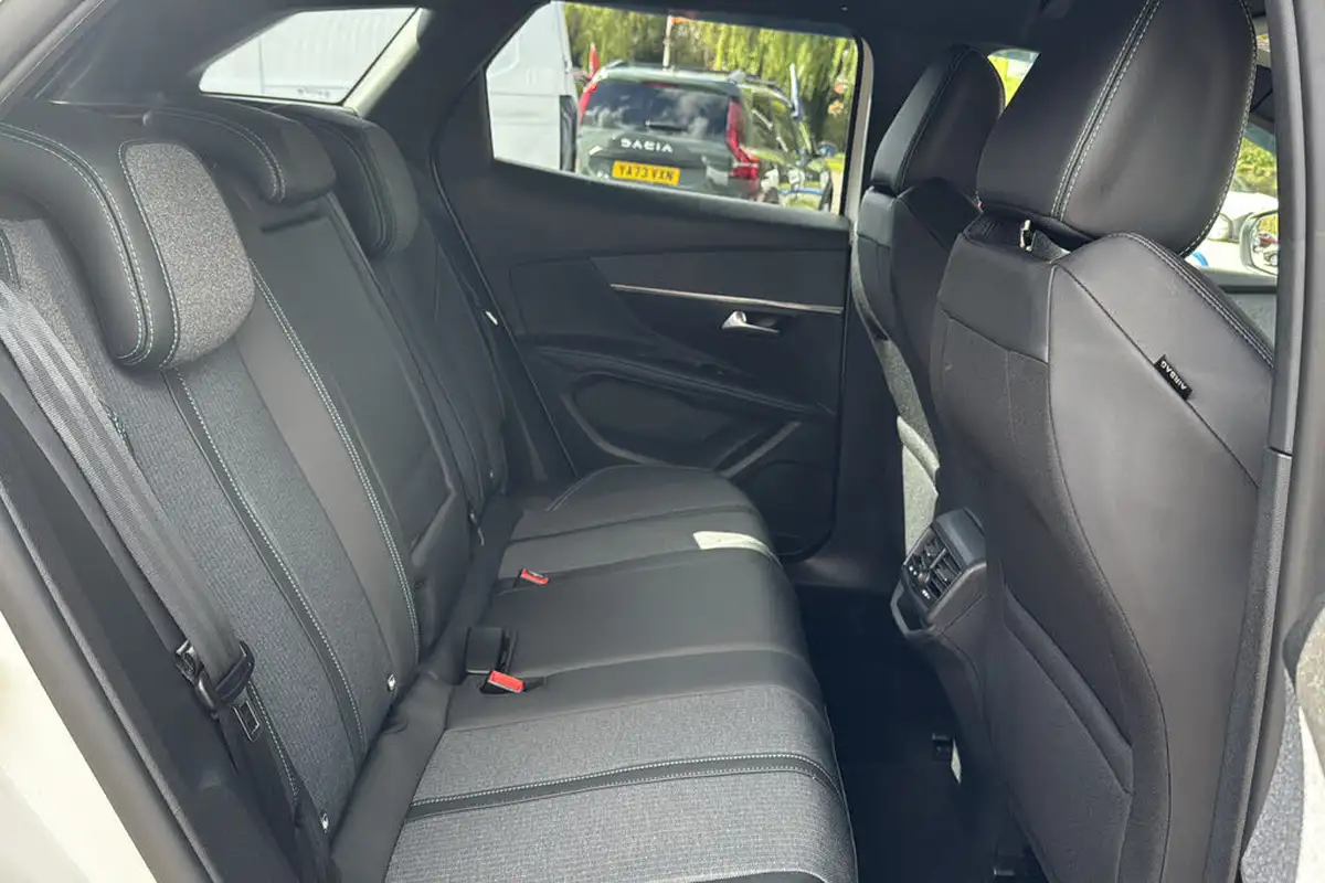 2023-peugeot-3008-suv-12-puretech-allure-premium-eat8-big-10