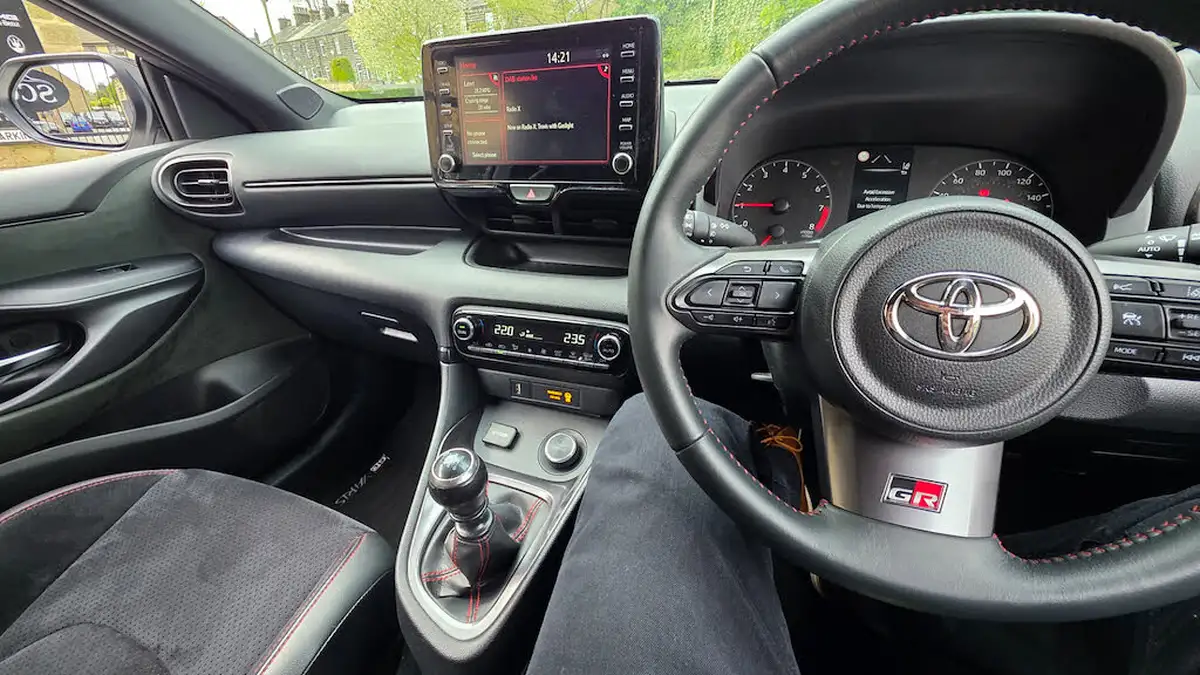 2021-toyota-yaris-16-gr-circuit-pack-big-23