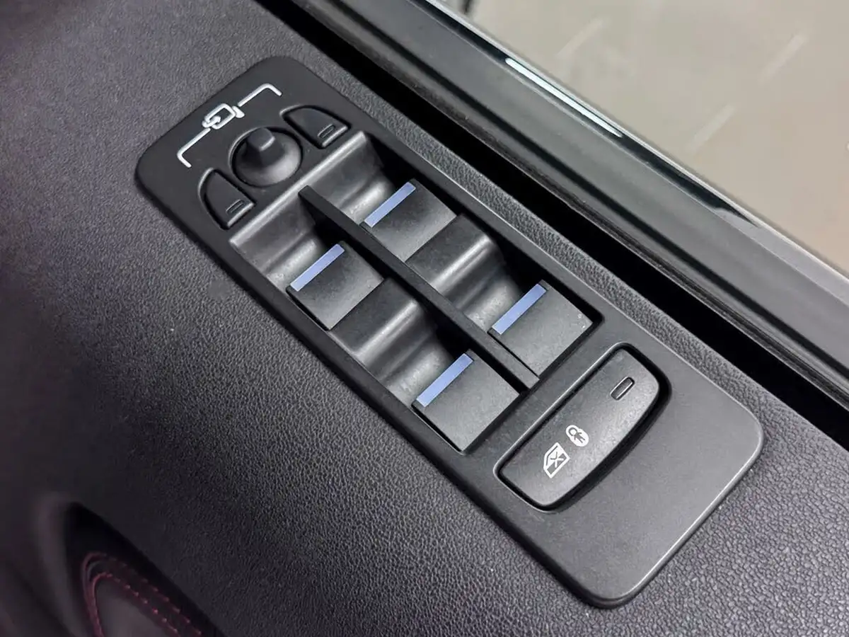 2021-land-rover-discovery-sport-15-p300e-r-dynamic-se-big-20