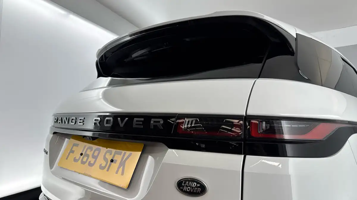 2019-land-rover-range-rover-evoque-20-d150-r-dynamic-big-24