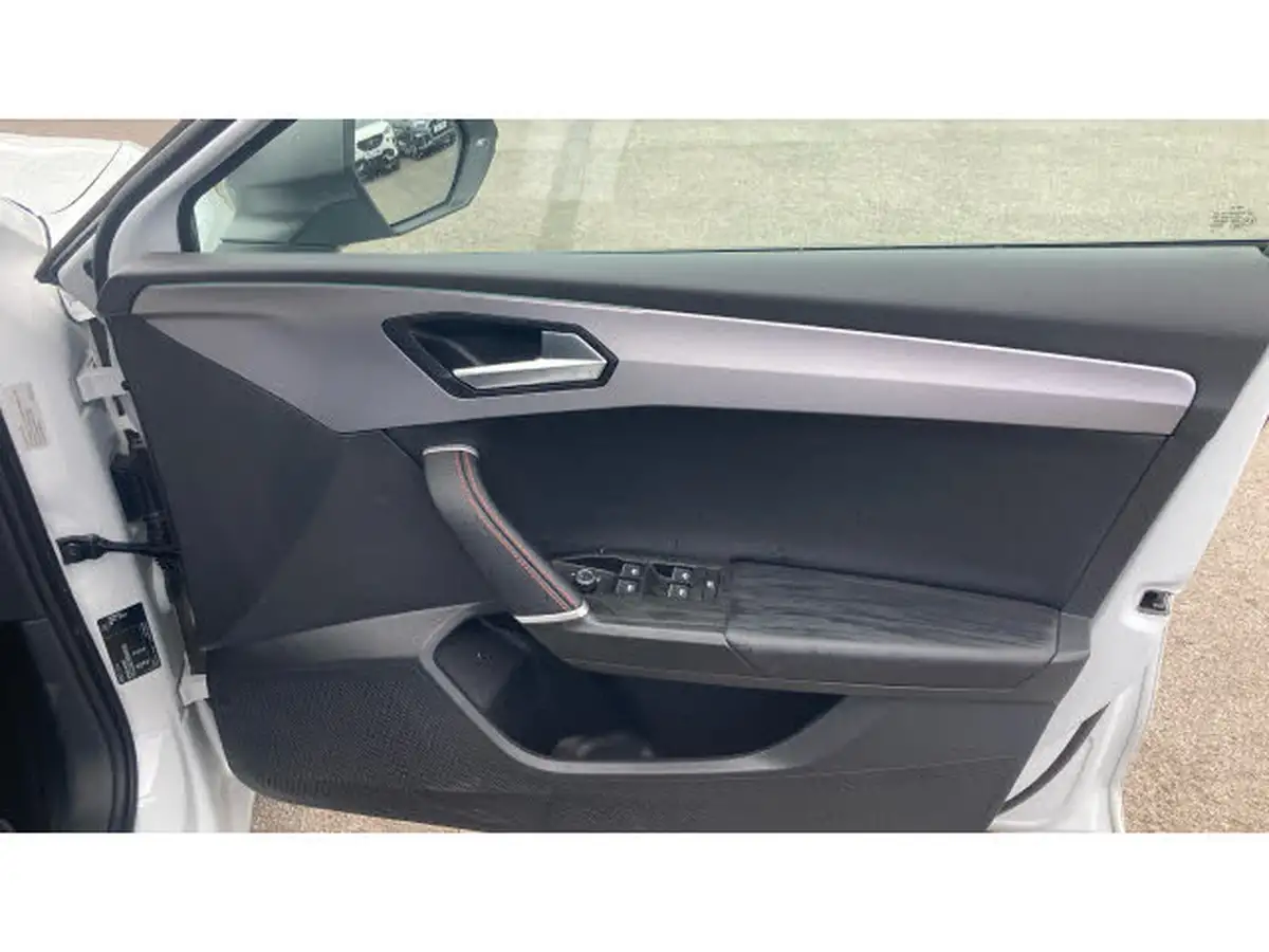 2024-seat-leon-15-e-hybrid-fr-sport-estate-big-18