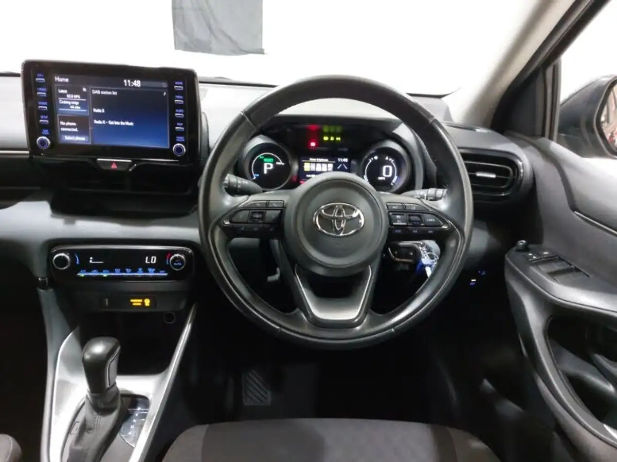 2022-toyota-yaris-15-vvt-i-design-big-6