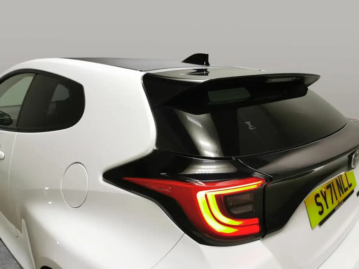 2021-toyota-yaris-16-gr-circuit-pack-big-14