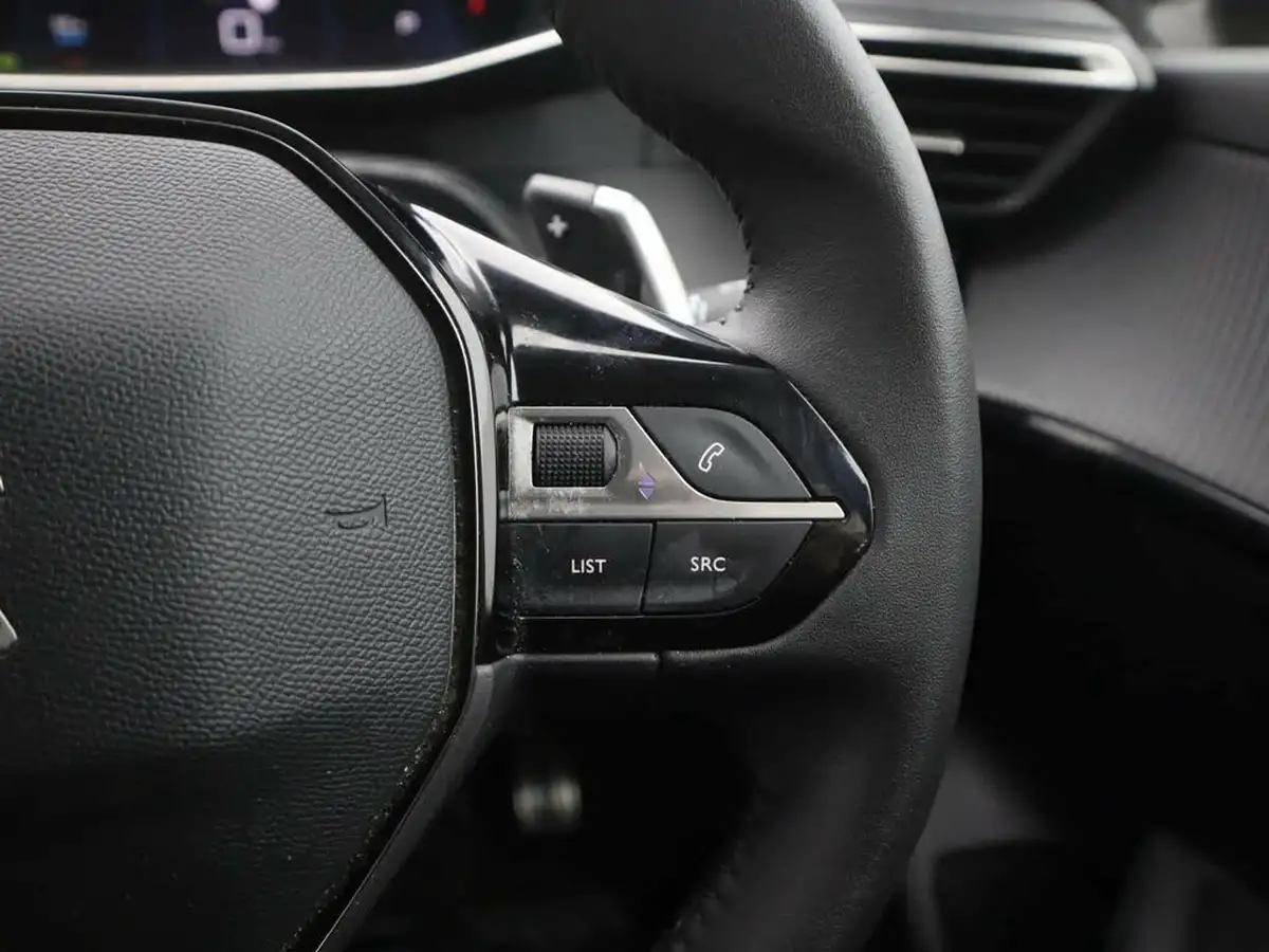 2023-peugeot-208-12-puretech-allure-premium-130ps-eat8-big-23