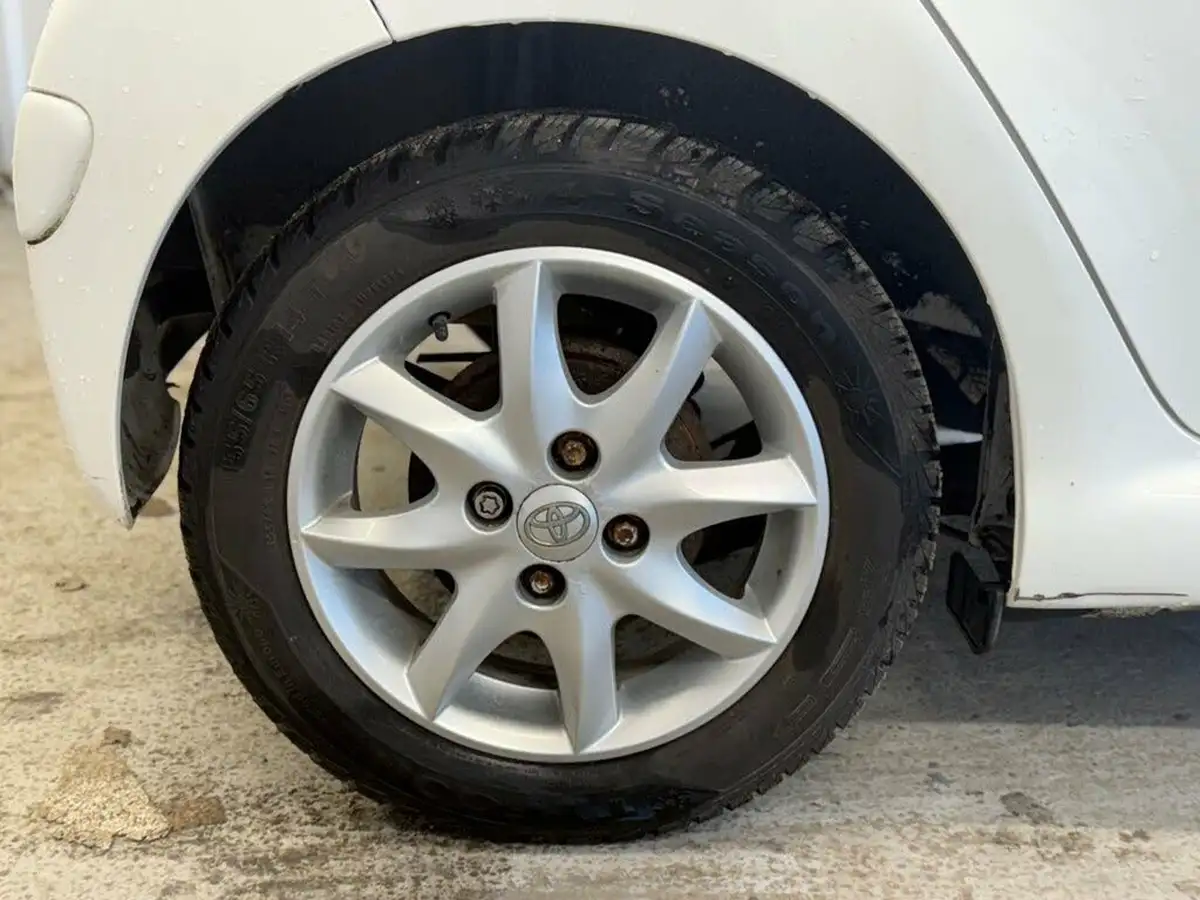 2014-toyota-aygo-10-mode-ac-5d-big-21