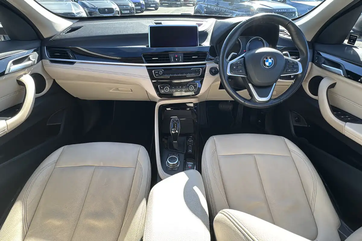 2021-bmw-x1-20-xdrive20i-xline-big-7