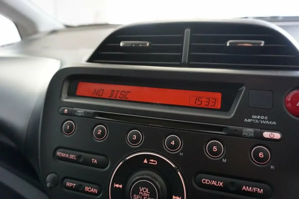 2011-honda-jazz-14-ex-big-30