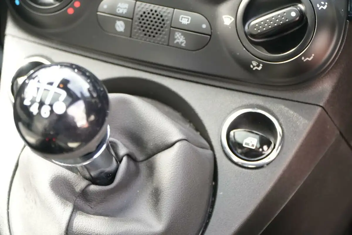 2022-fiat-500-10-dolcevita-big-19