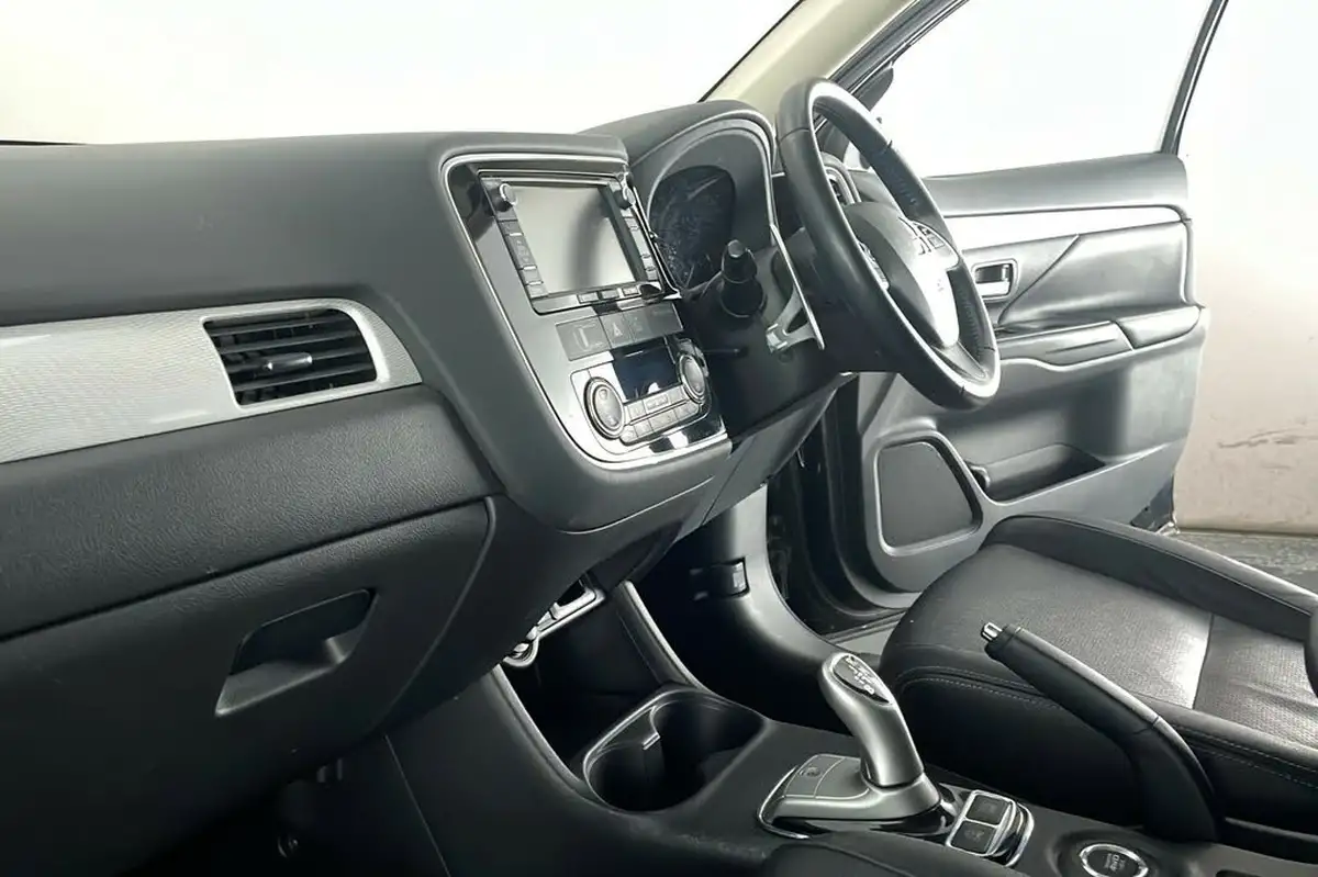 2014-mitsubishi-outlander-20-gx4h-big-9