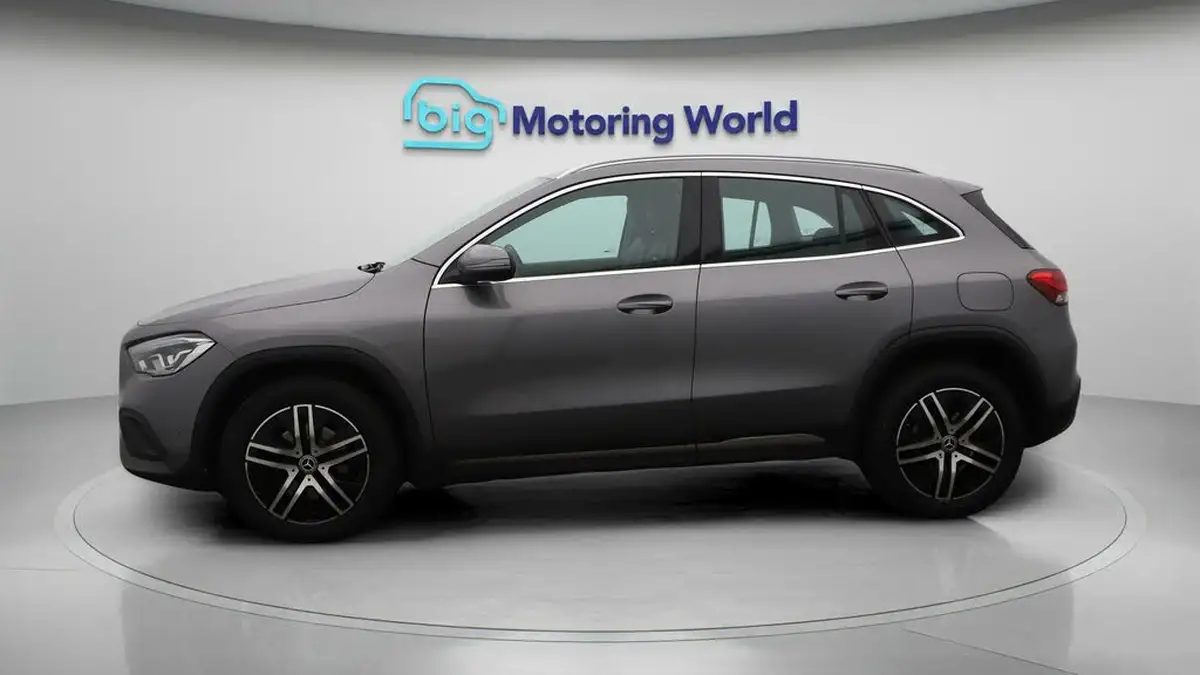 2021-mercedes-benz-gla-class-13-gla-200-sport-executive-big-4