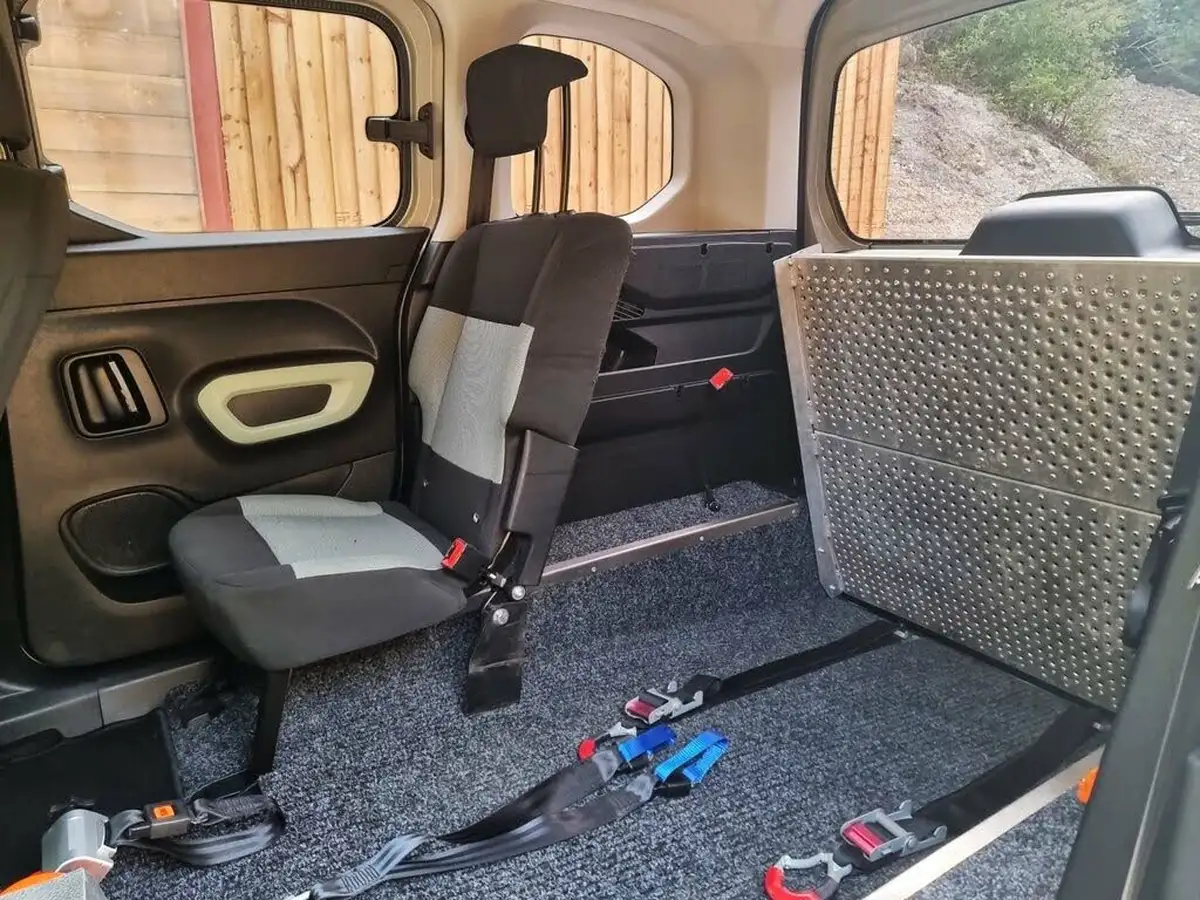 2020-citroen-berlingo-15bluehdi-feel-m-size-100ps-big-18
