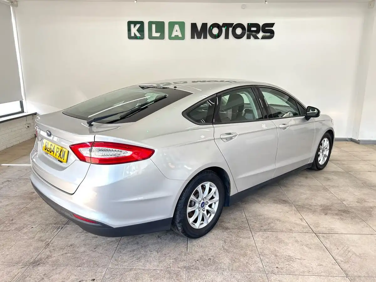 2015-ford-mondeo-16tdci-style-hatchback-big-4