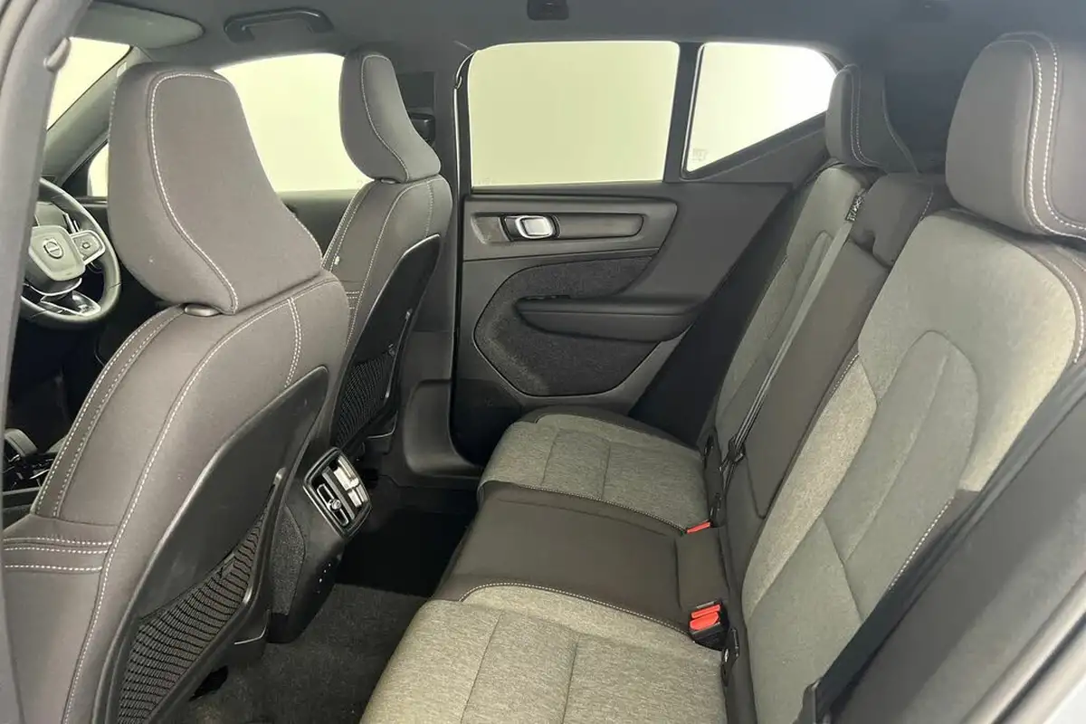 2024-volvo-xc40-20-b4-plus-big-16