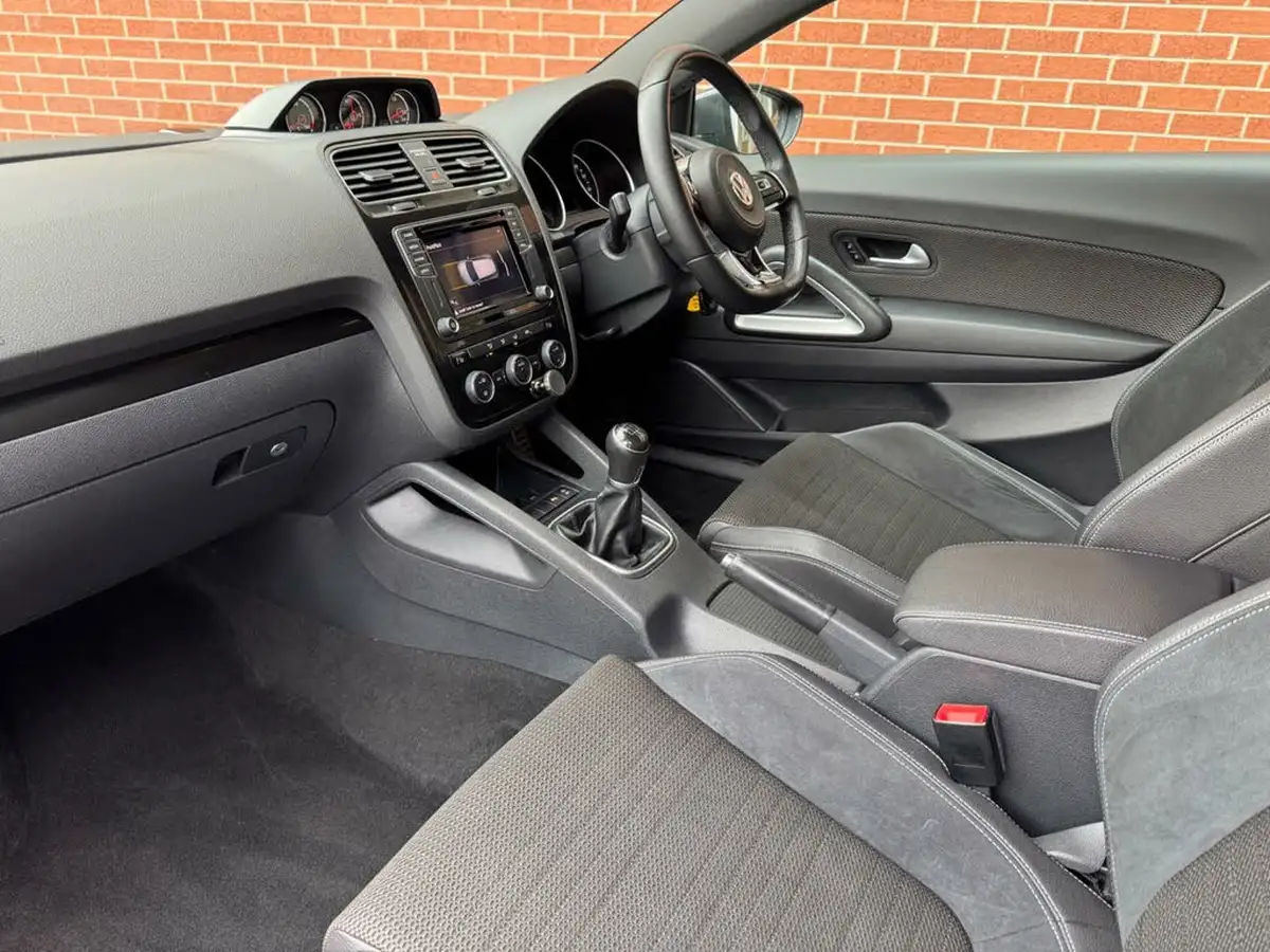 2017-volkswagen-scirocco-14-tsi-gt-ss-big-36