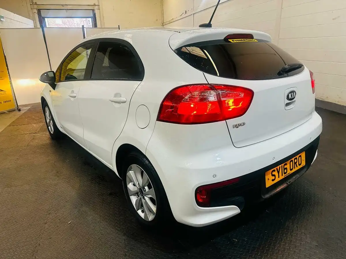 2016-kia-rio-125-sr7-5d-big-11