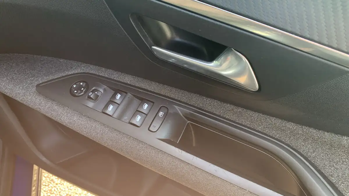 2018-peugeot-3008-suv-16-bluehdi-active-120bhp-eat6-big-21