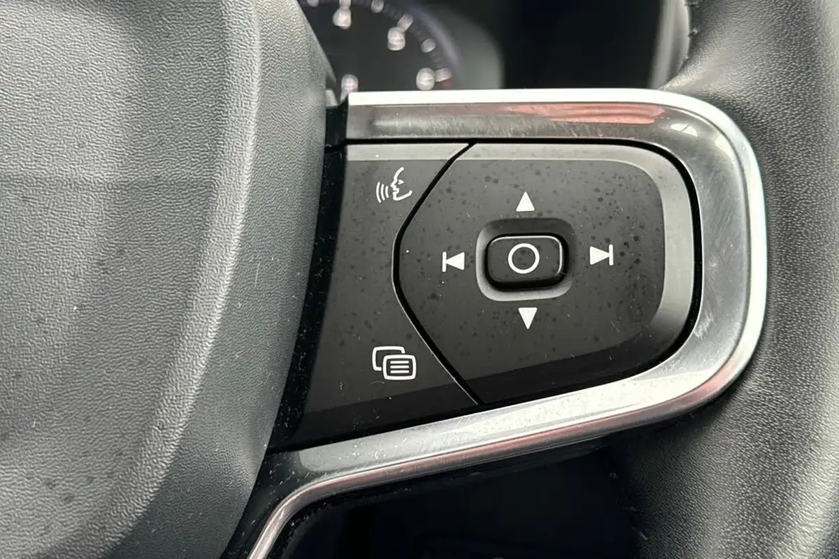 2019-volvo-xc40-15-t3-inscription-163bhp-geartronic-big-11
