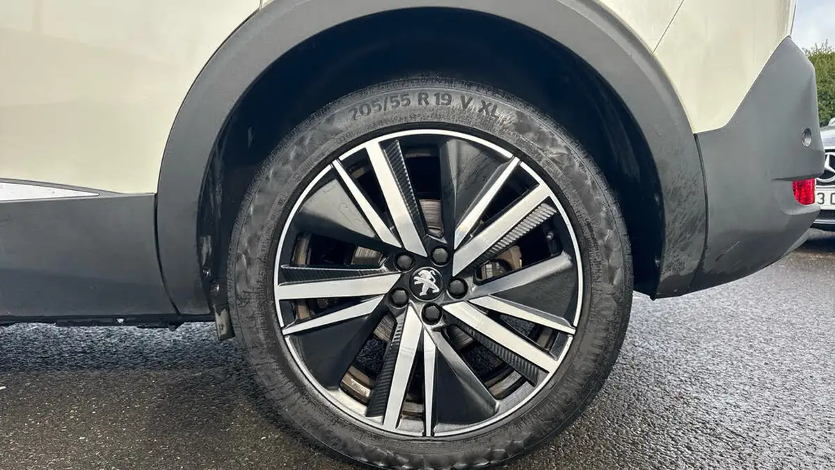 2021-peugeot-5008-suv-12-puretech-gt-premium-big-14
