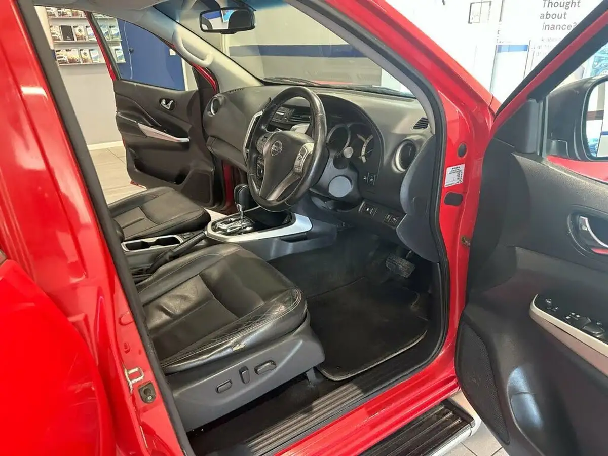 2017-nissan-navara-23dci-tekna-auto-big-7