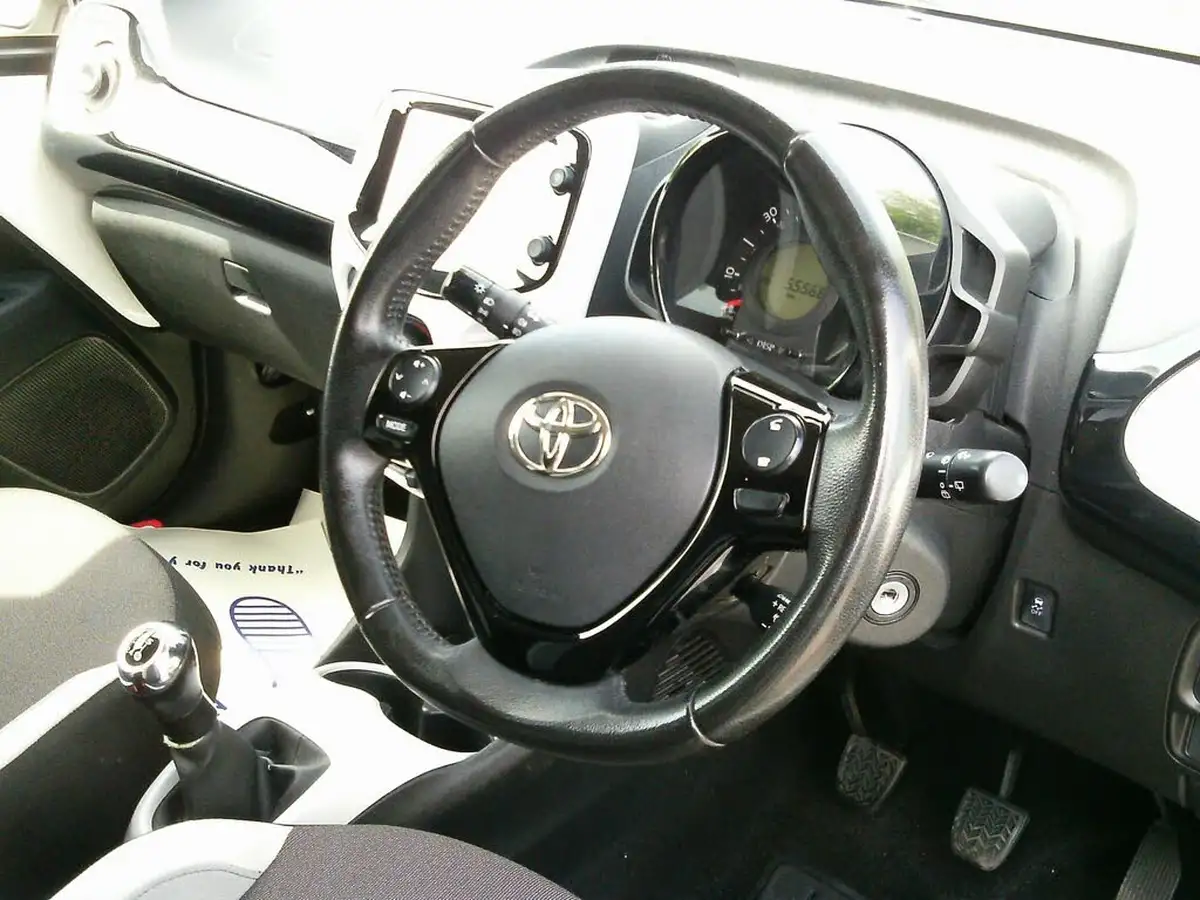 2016-toyota-aygo-10-vvt-i-x-pure-5d-big-7