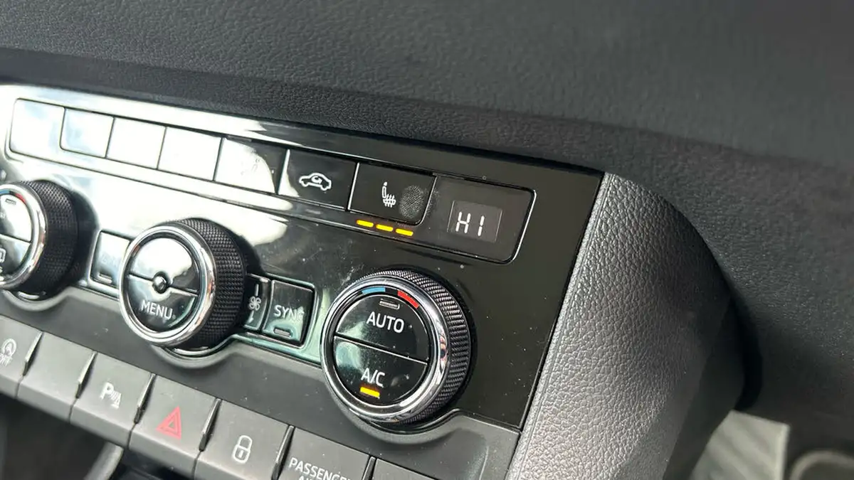 2023-skoda-karoq-15-tsi-se-l-dsg-big-26