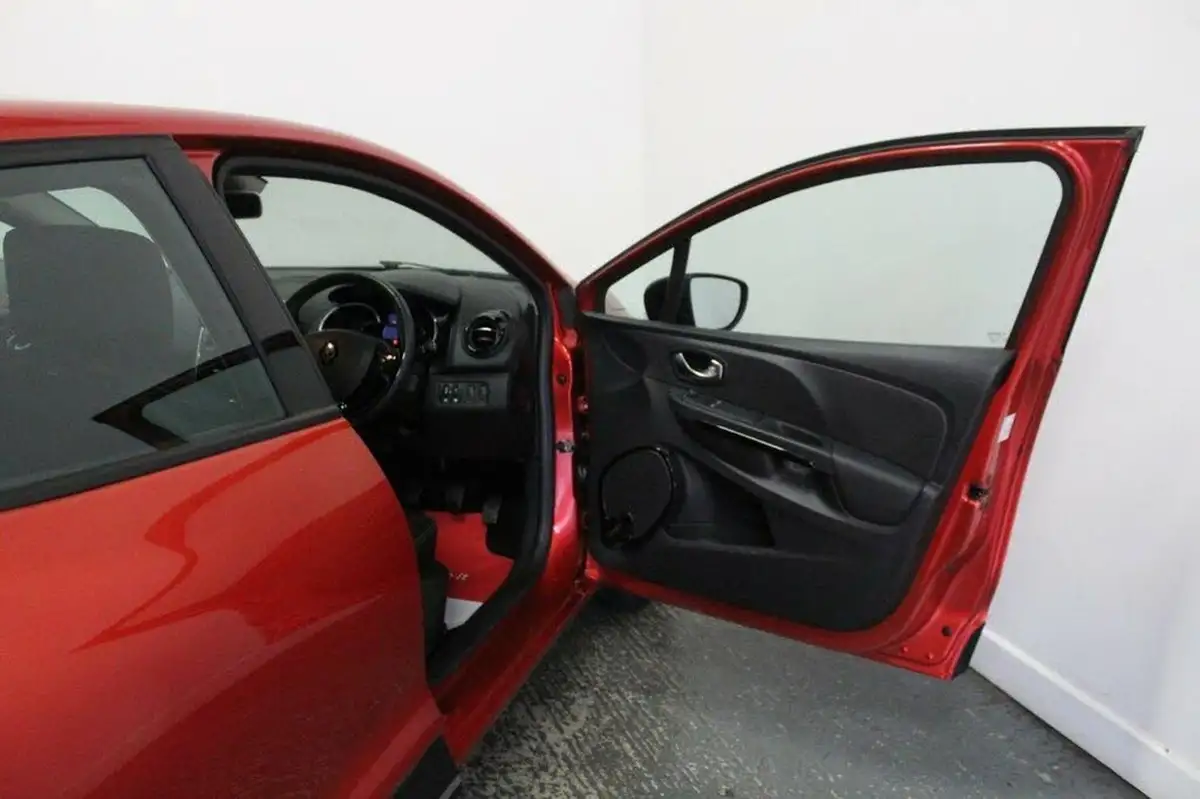 2015-renault-clio-12-dynamique-nav-big-15