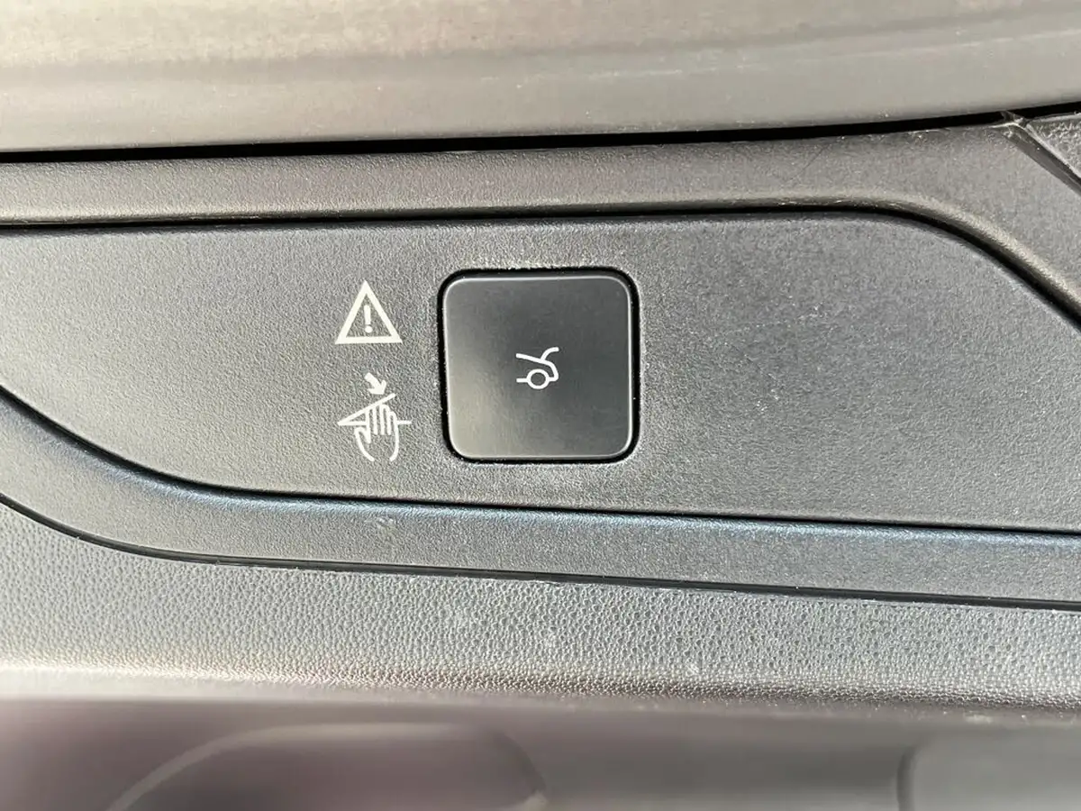 2018-citroen-c4-spacetourer-20bluehdi-flair-162ps-eat8-big-28