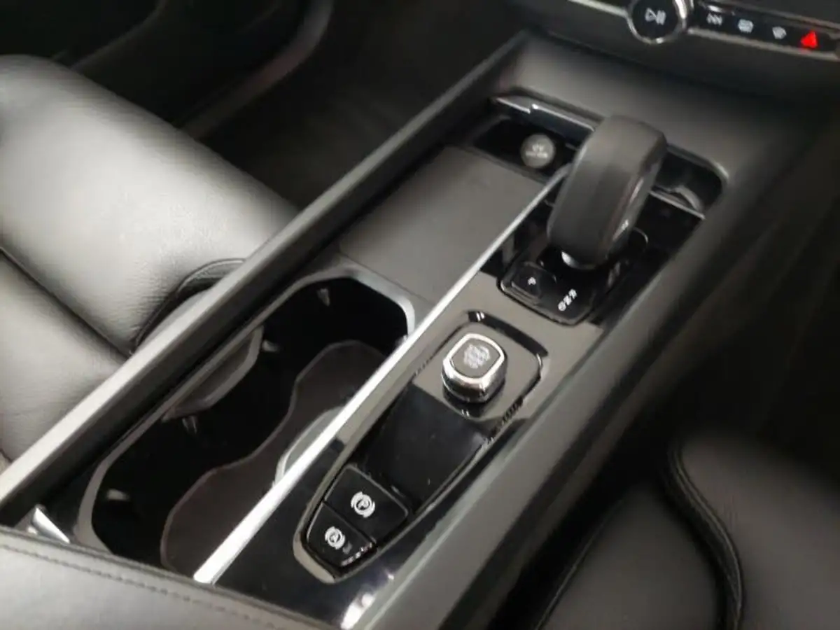 2023-volvo-xc60-20-b5-plus-big-14
