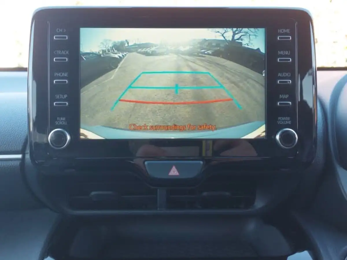 2022-toyota-yaris-15-vvt-i-design-panoramic-roof-big-9
