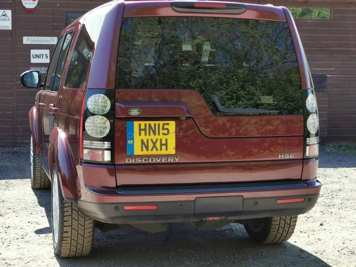 2015-land-rover-discovery-4-30-sd-v6-hse-big-26