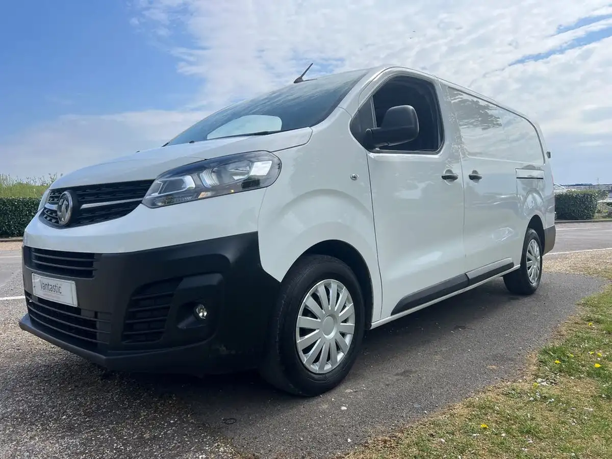 2019-vauxhall-vivaro-15td-2900-l2h1-dynamic-big-16