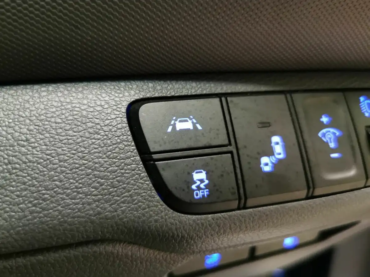 2021-hyundai-ioniq-e-premium-electric-100kw-big-21
