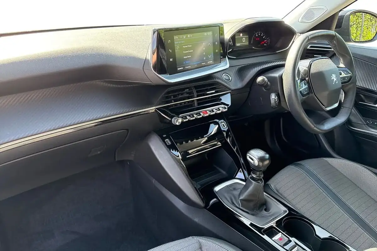 2021-peugeot-2008-suv-12-puretech-allure-130bhp-big-13