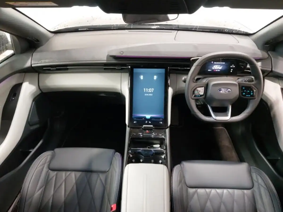 2024-ford-explorer-e-premium-286ps-77kwh-big-2