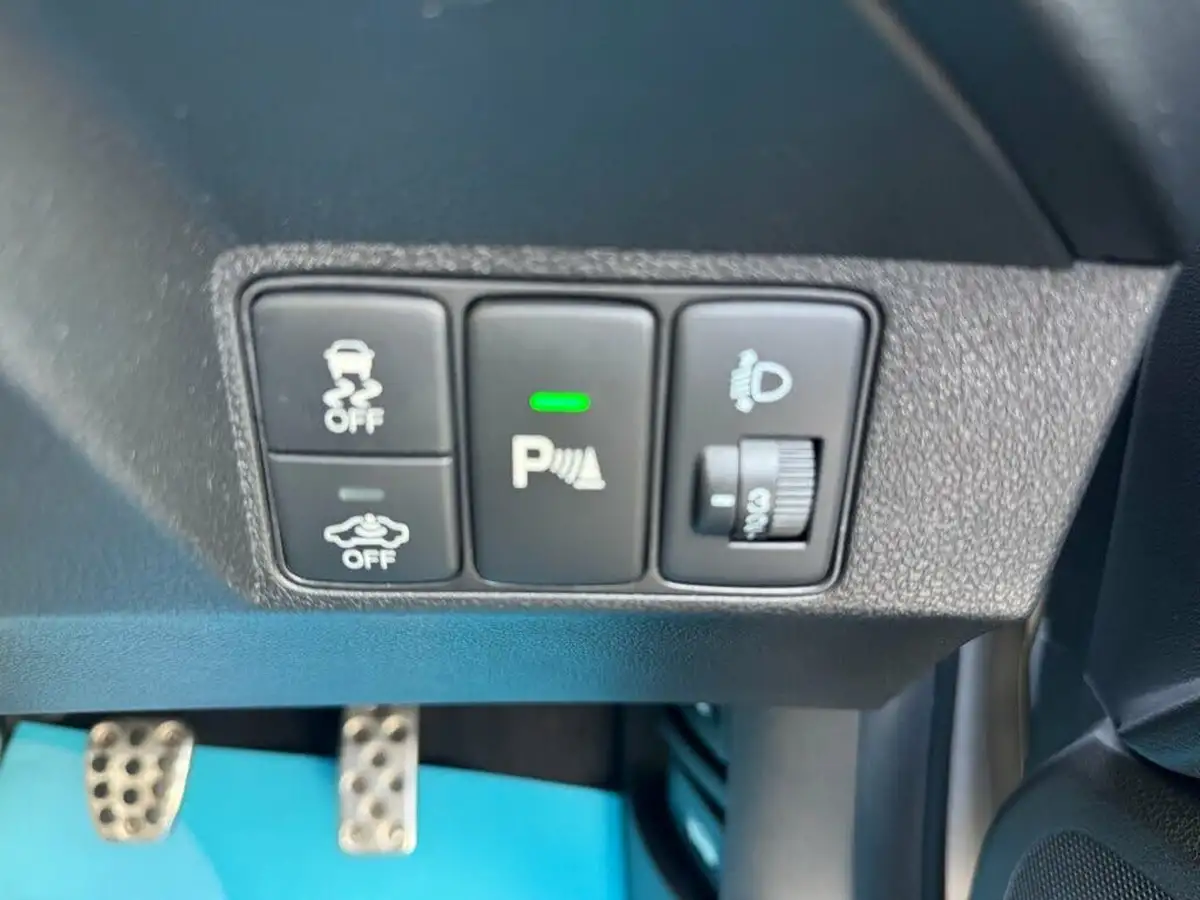 2015-honda-civic-16-i-dtec-sr-honda-connect-with-navi-tourer-big-38