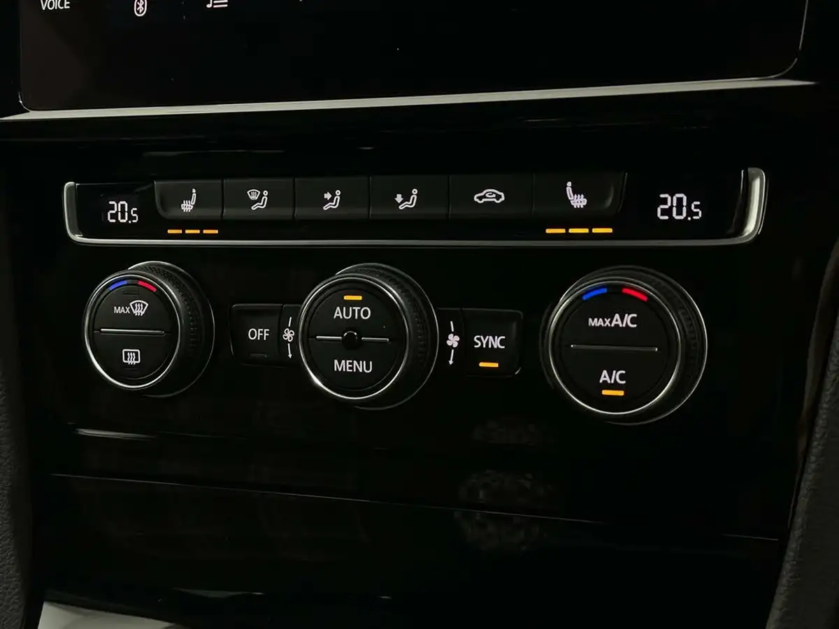 2018-volkswagen-golf-20tdi-gtd-hatchback-5d-big-19