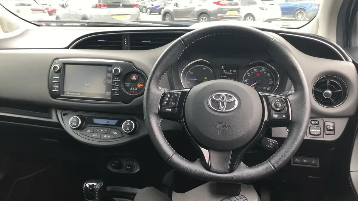 2019-toyota-yaris-15-vvt-i-icon-tech-hybrid-big-4
