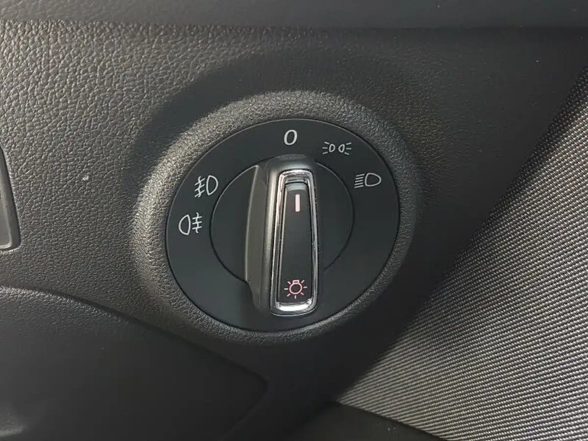 2020-seat-leon-15-tsi-evo-se-dynamic-hatchback-big-10
