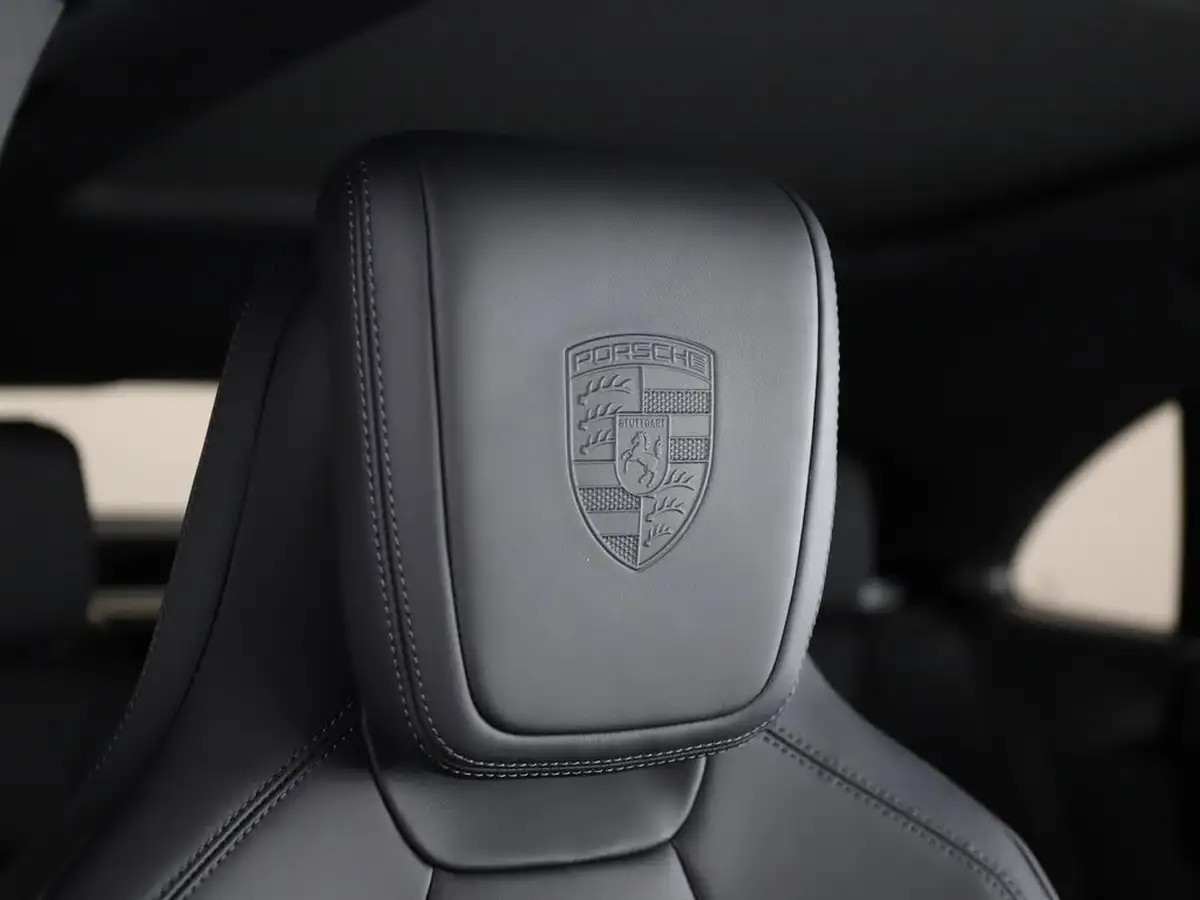 2025-porsche-macan-e-electric-big-17