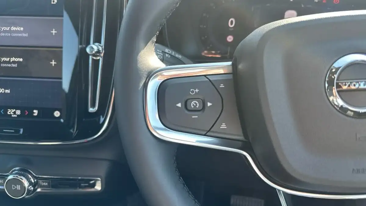 2025-volvo-ex40-e-ultra-big-17