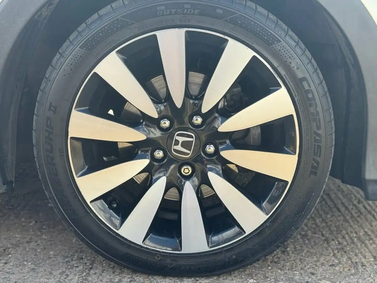 2015-honda-civic-16-i-dtec-sr-honda-connect-with-navi-tourer-big-14