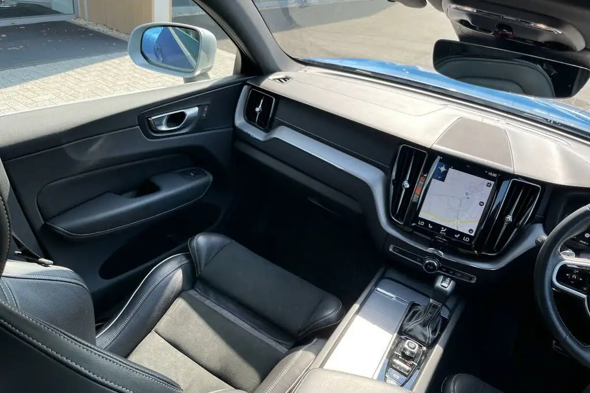 2019-volvo-xc60-20-t5-r-design-pro-awd-big-30