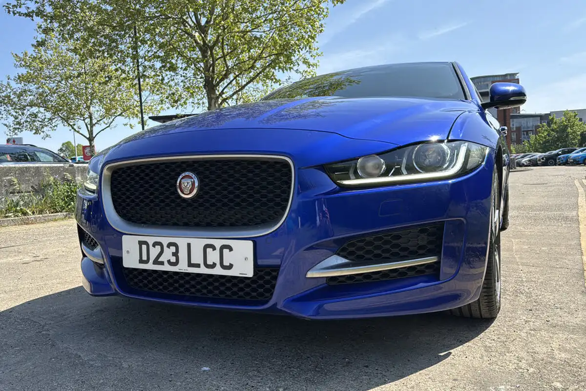 2017-jaguar-xe-20d-r-sport-180ps-1999cc-auto-big-38