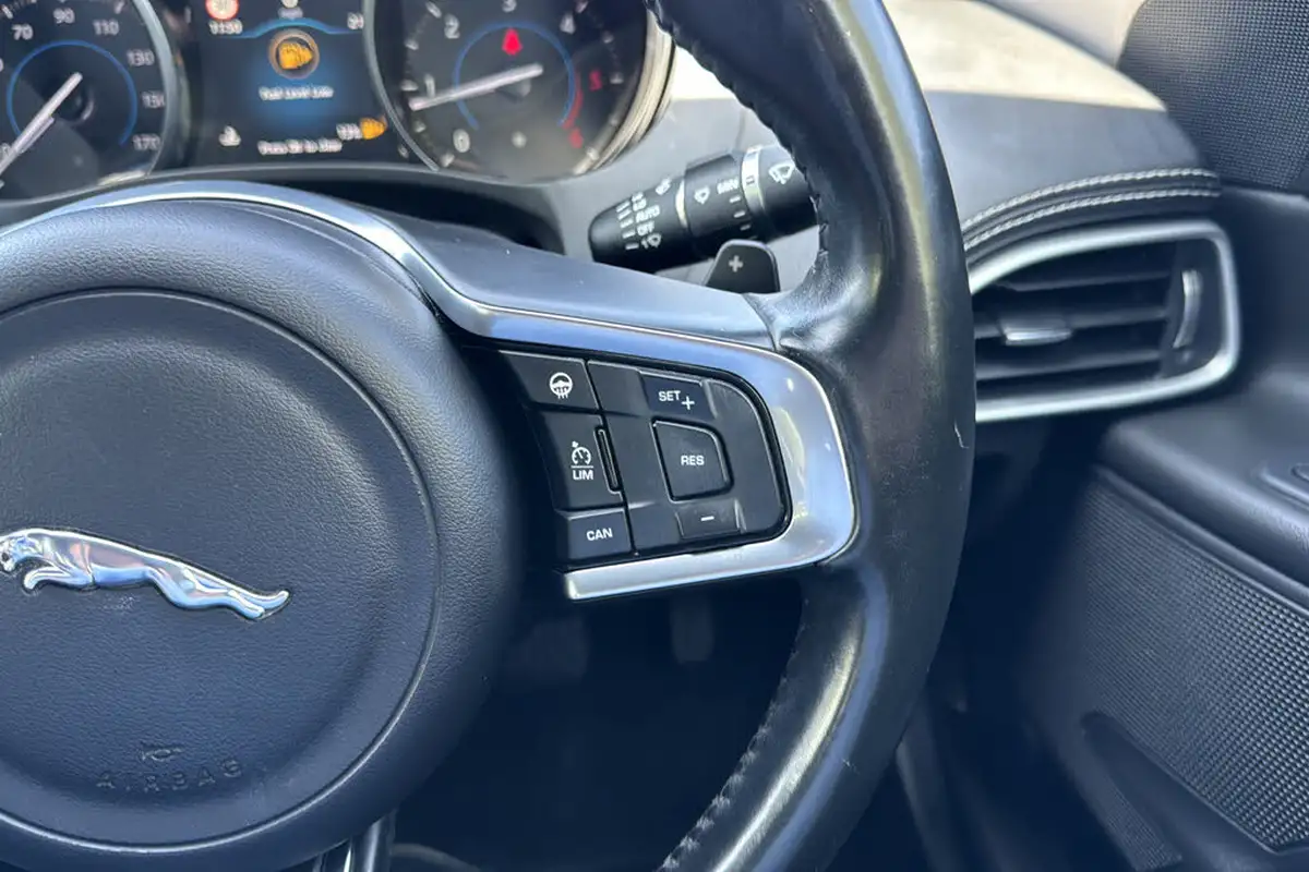 2017-jaguar-xe-20d-r-sport-180ps-1999cc-auto-big-16