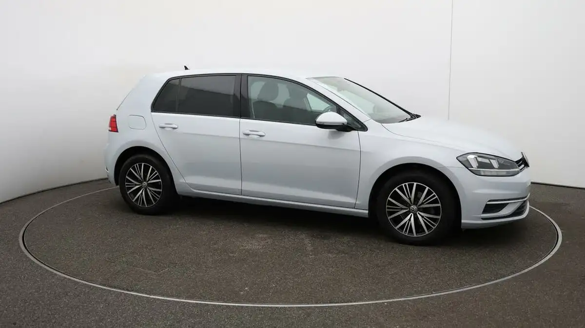 2018-volkswagen-golf-10-tsi-se-115ps-hatchback-5d-big-38