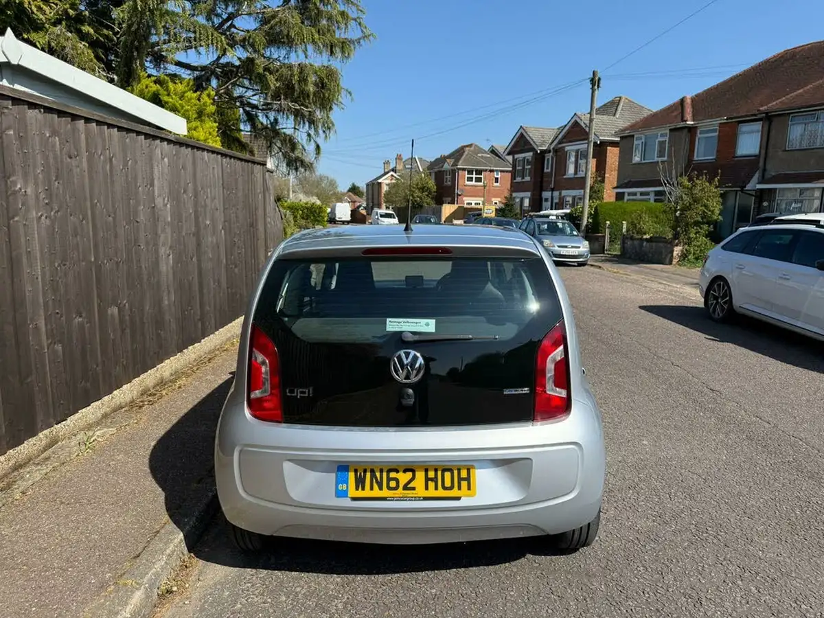 2012-volkswagen-up-10-move-up-60ps-bluemotion-tech-3d-big-8