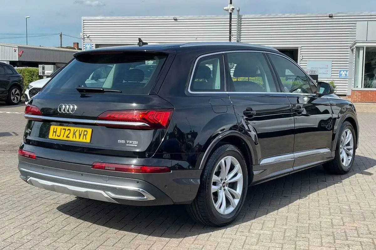2022-audi-q7-30-55-tfsi-sport-big-3