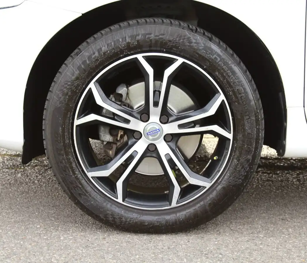 2015-volvo-xc60-big-20
